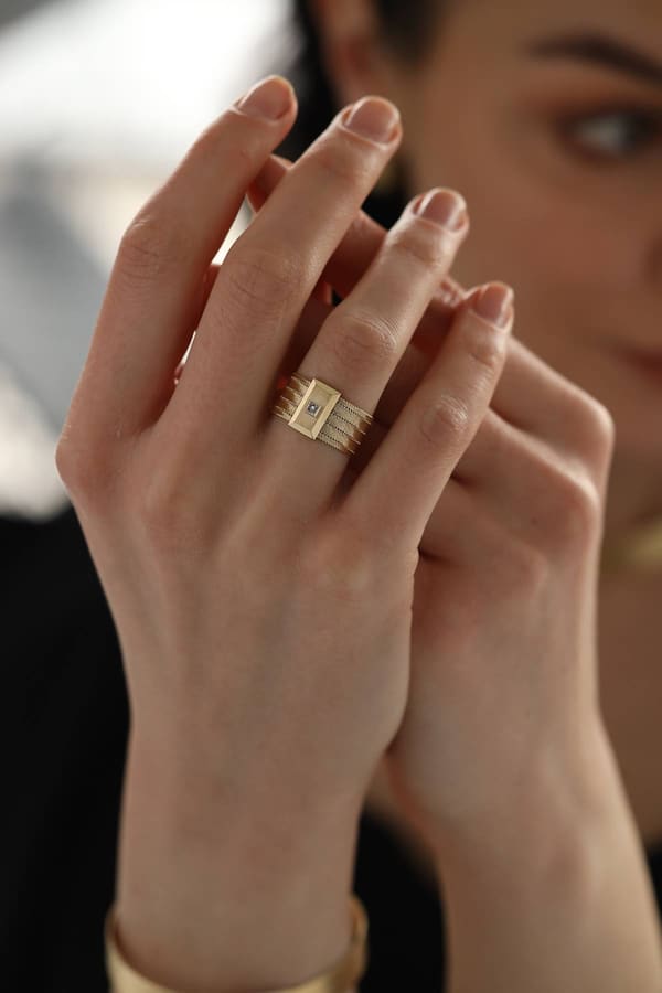 Pırlantalı Elegant Diamond Altın Yüzük 5 Sıra Saten
